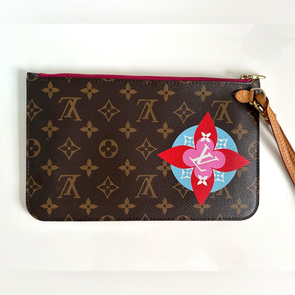 Louis Vuitton Neverfull Pouchette